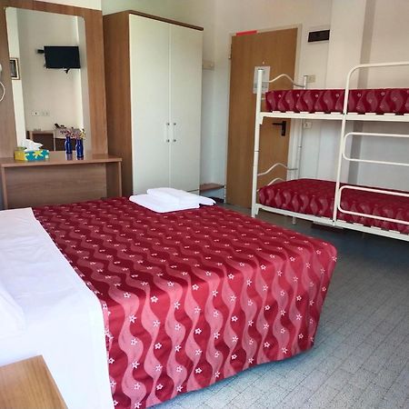 Hotel Goldene Rose Римини Екстериор снимка