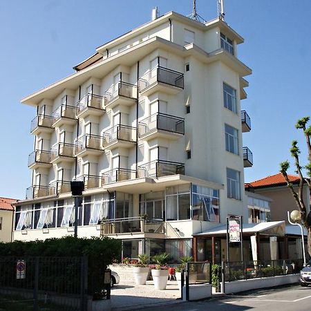 Hotel Goldene Rose Римини Екстериор снимка