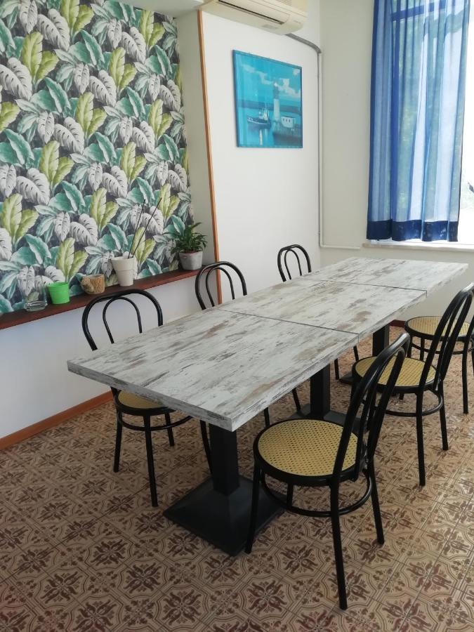 Hotel Goldene Rose Римини Екстериор снимка