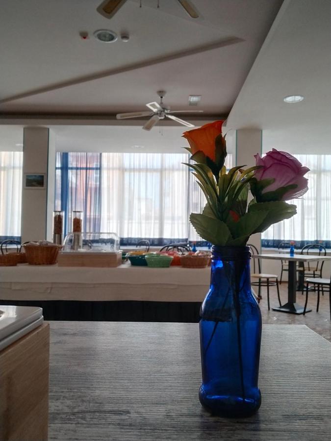 Hotel Goldene Rose Римини Екстериор снимка