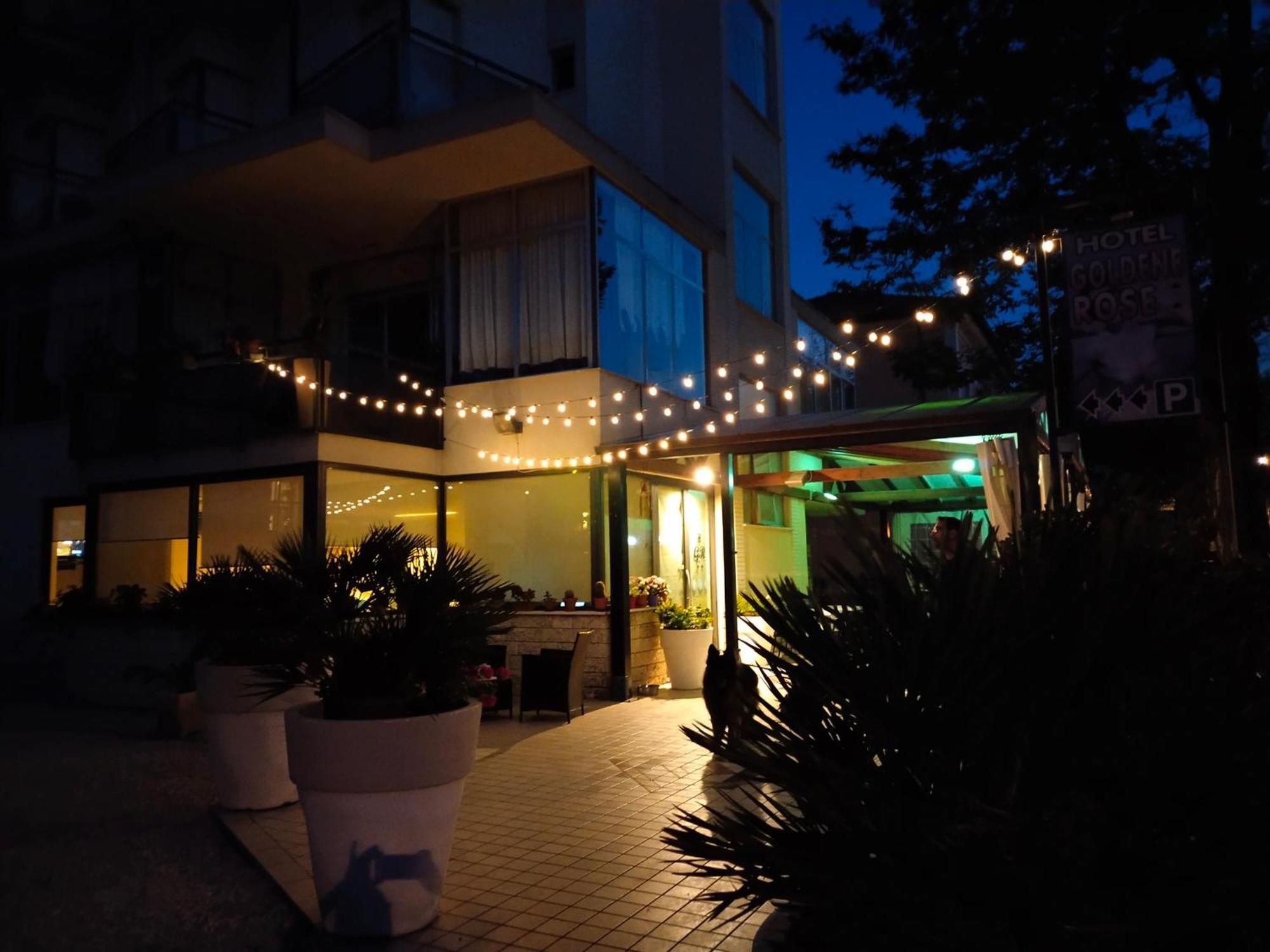 Hotel Goldene Rose Римини Екстериор снимка