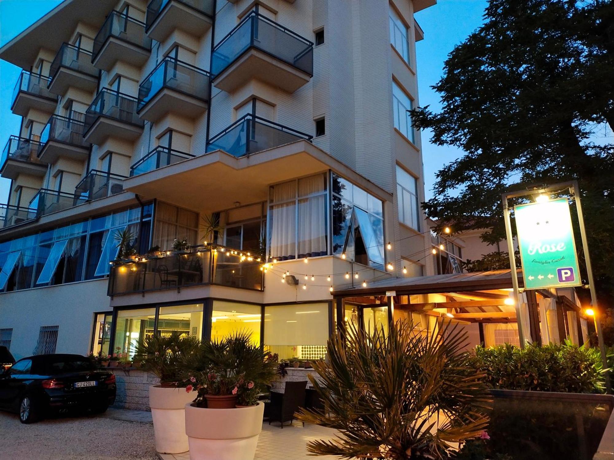 Hotel Goldene Rose Римини Екстериор снимка