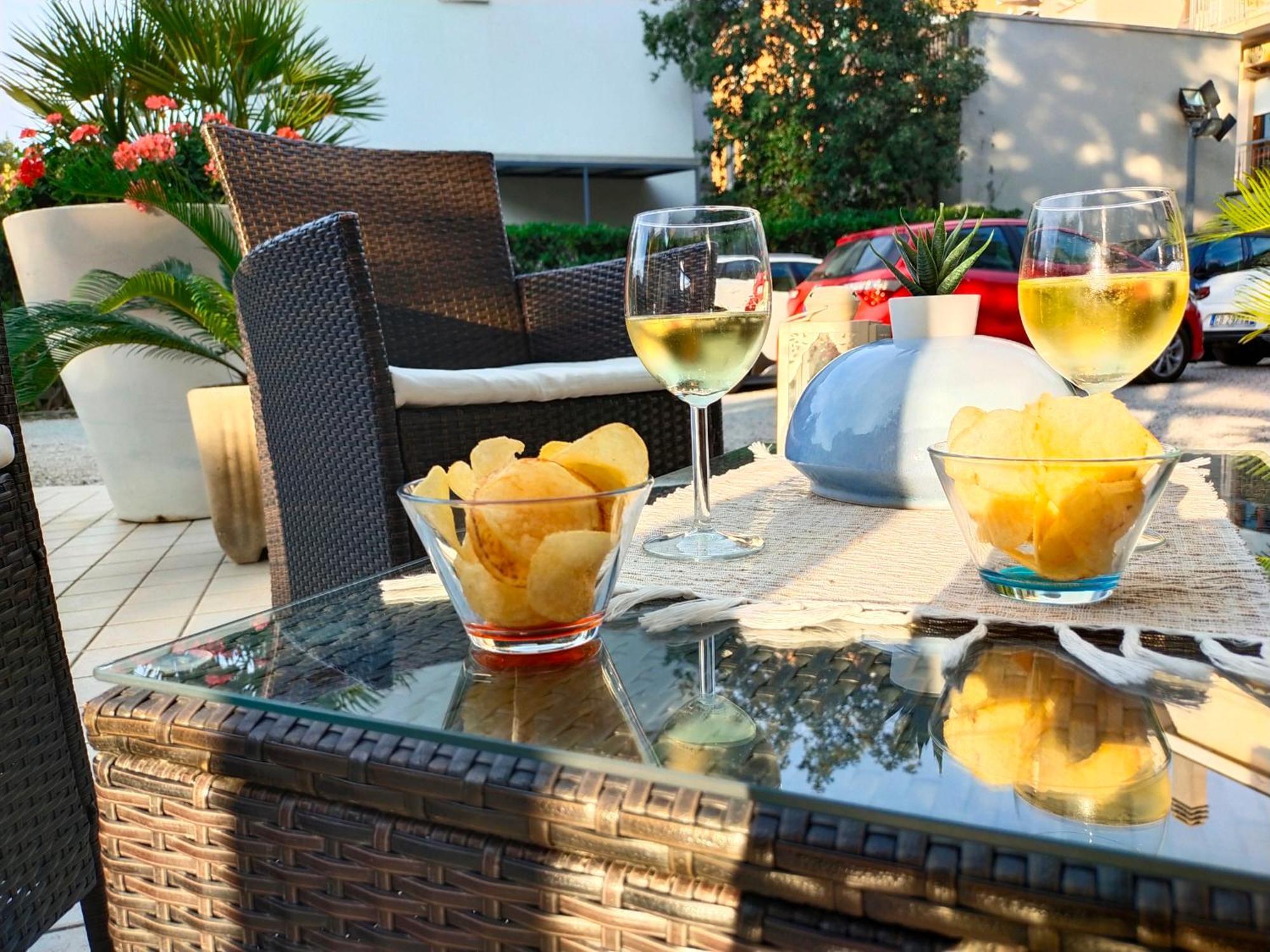 Hotel Goldene Rose Римини Екстериор снимка
