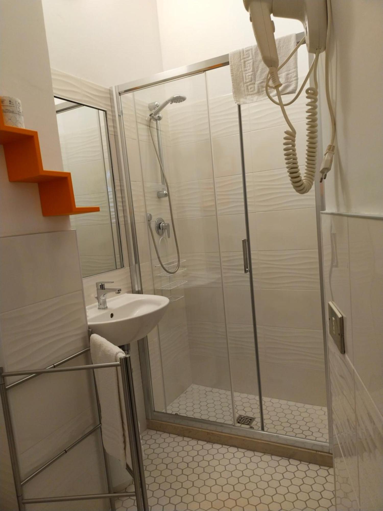 Hotel Goldene Rose Римини Екстериор снимка