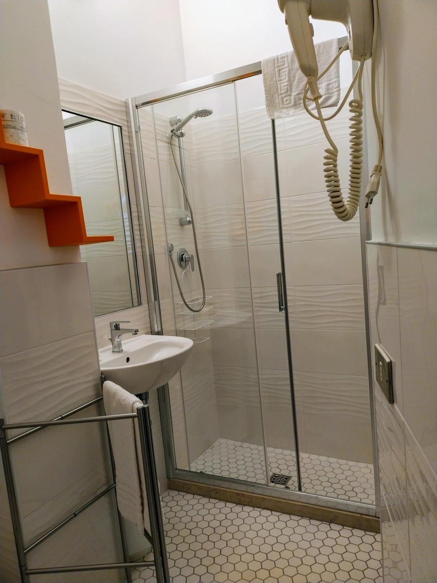 Hotel Goldene Rose Римини Екстериор снимка