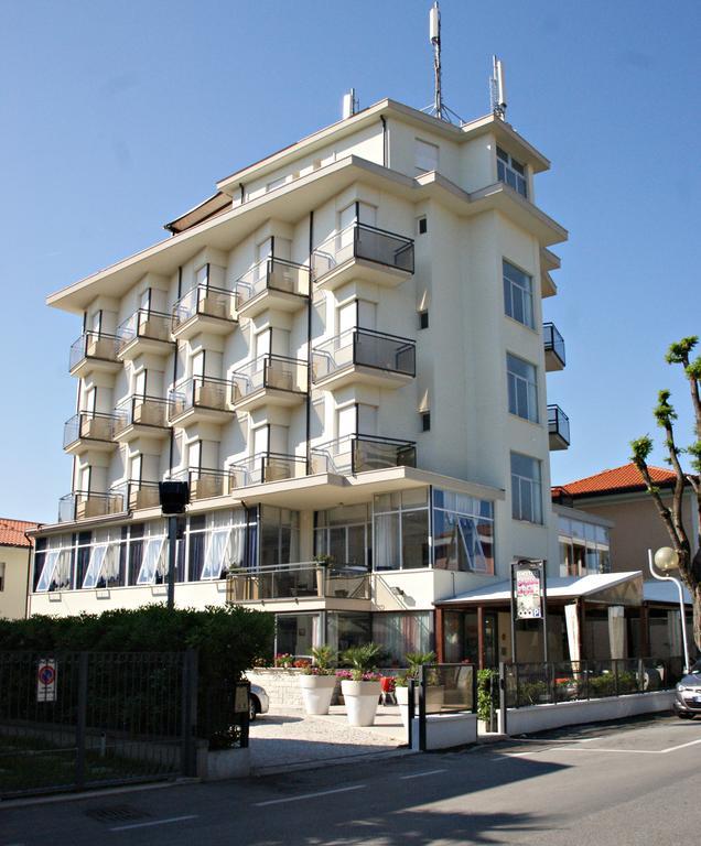 Hotel Goldene Rose Римини Екстериор снимка